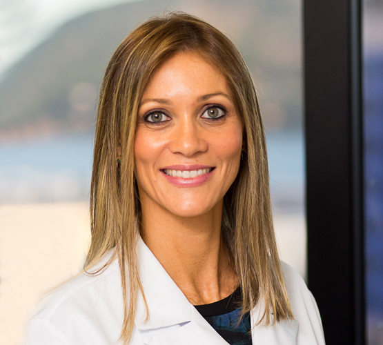 Dr. Larissa Brandão